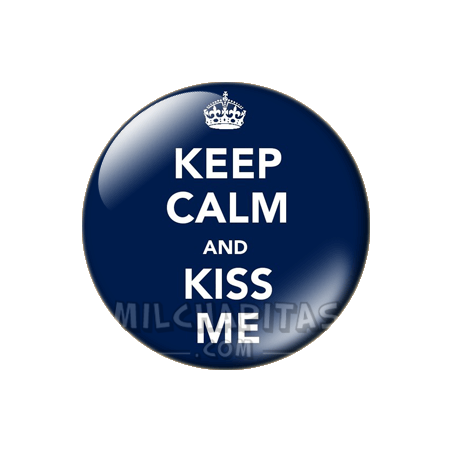 Chapa de Keep Calm: Keep Calm and kiss me