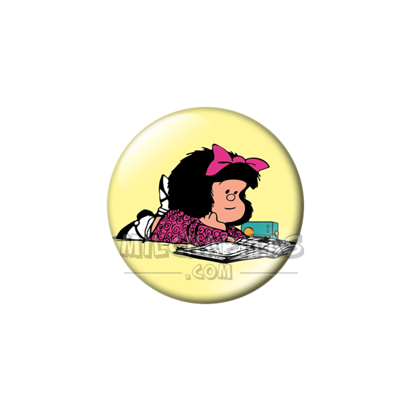 Chapa de Mafalda: Mafalda leyendo