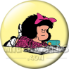 Chapa de Mafalda: Mafalda leyendo