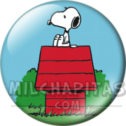 Chapa de Snoopy: Snoopy sentado en su caseta
