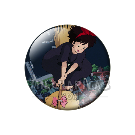 Chapa de Studio Ghibli: Nicky (Kiki) volando sobre la ciudad