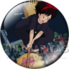 Chapa de Studio Ghibli: Nicky (Kiki) volando sobre la ciudad